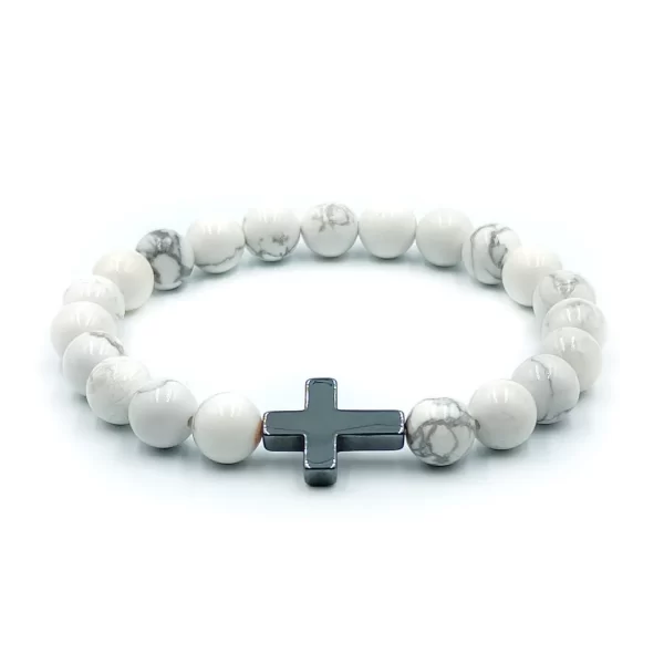 biała bransoletka męska z kamieni howlit z krzyżem z hematytu
